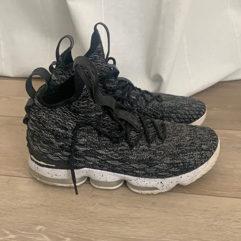 Lebron 15 Blk Wht High. Worn. In good condition
